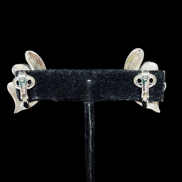 Vintage Crown Trifari Silver Tone Leaf Clip On Earrings (4972) - Picture 3 of 4